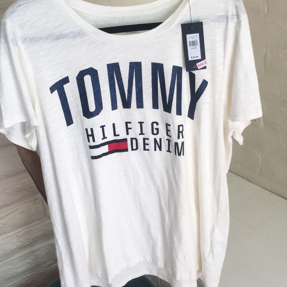 BRAND NEW NEVER WORN*** Cute Tommy Hilfiger top!